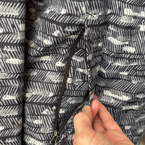 Ladies The North Face Rain Jacket - Picture 5 of 12